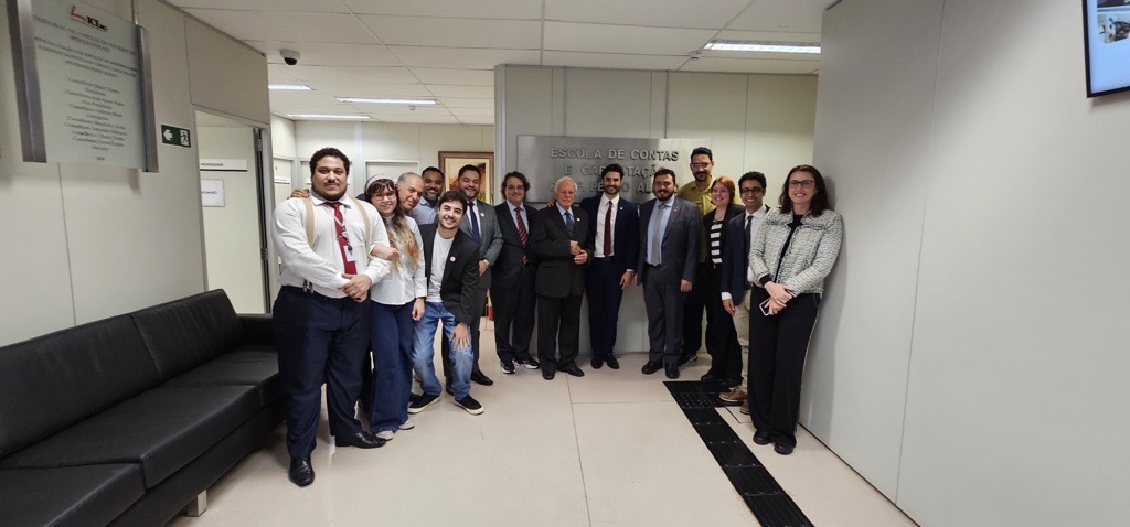 Equipe da Escola de Contas, vereador Pedro Rousseff e professor Joaquim Salgado